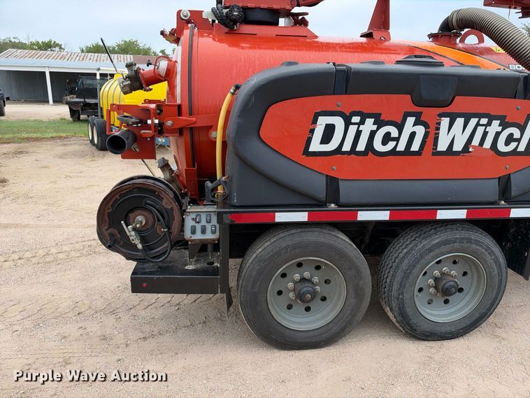image for item EC4634 2022 Ditch Witch HX75 vacuum excavator