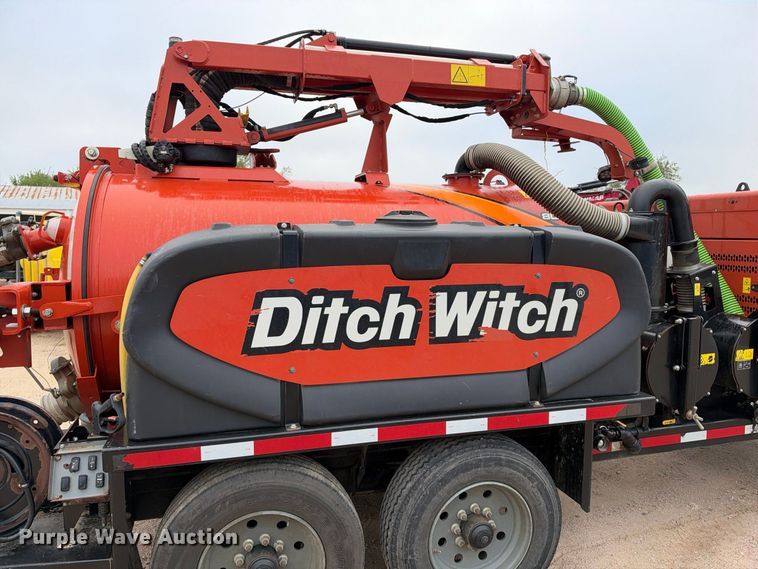 image for item EC4634 2022 Ditch Witch HX75 vacuum excavator