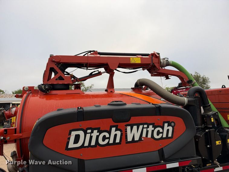 image for item EC4634 2022 Ditch Witch HX75 vacuum excavator