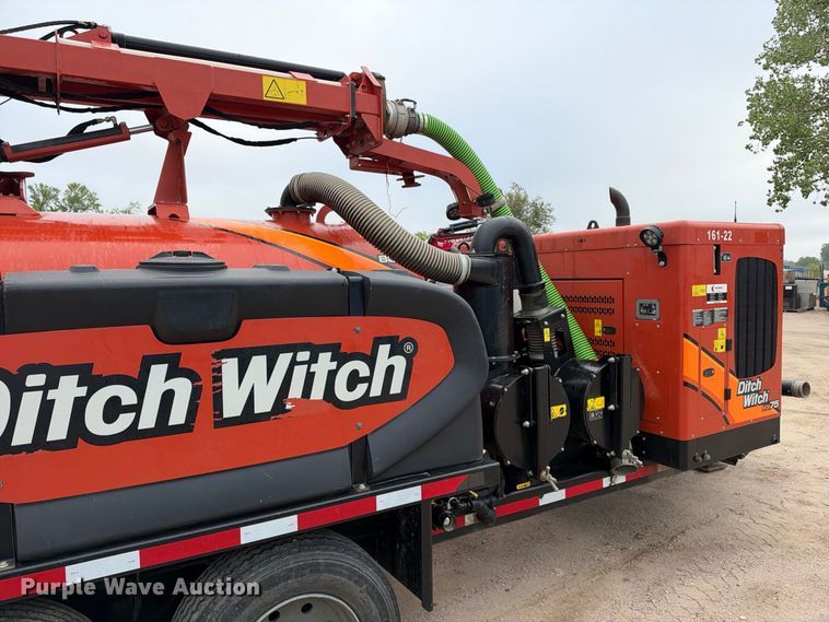 image for item EC4634 2022 Ditch Witch HX75 vacuum excavator