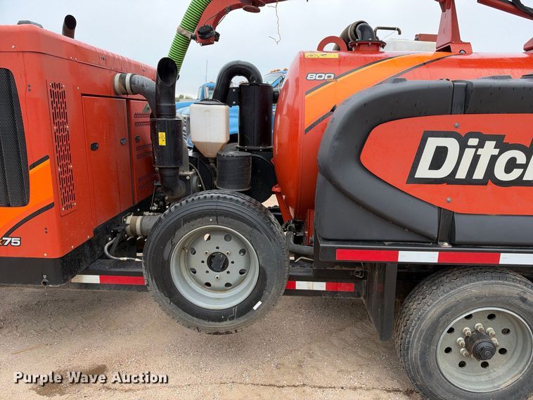 image for item EC4634 2022 Ditch Witch HX75 vacuum excavator