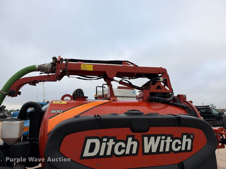 image for item EC4634 2022 Ditch Witch HX75 vacuum excavator