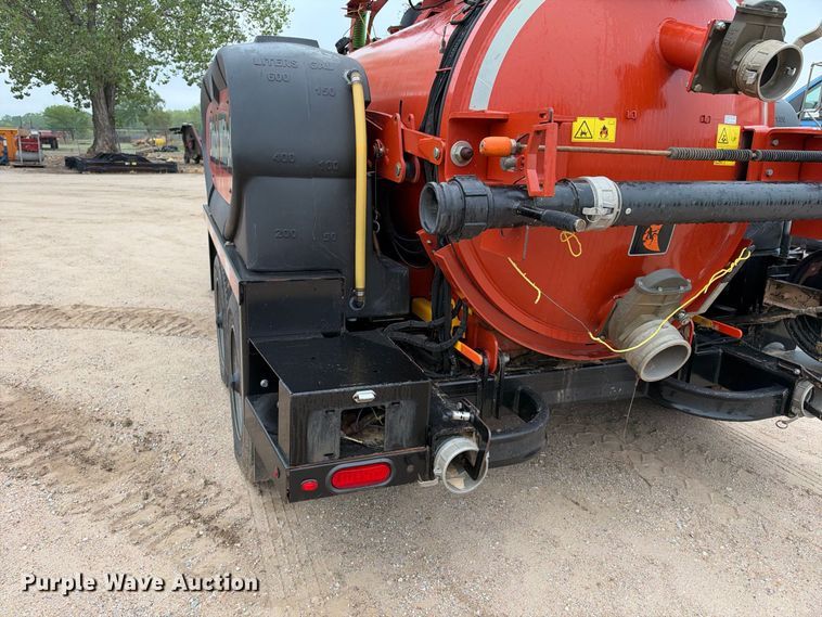 image for item EC4634 2022 Ditch Witch HX75 vacuum excavator