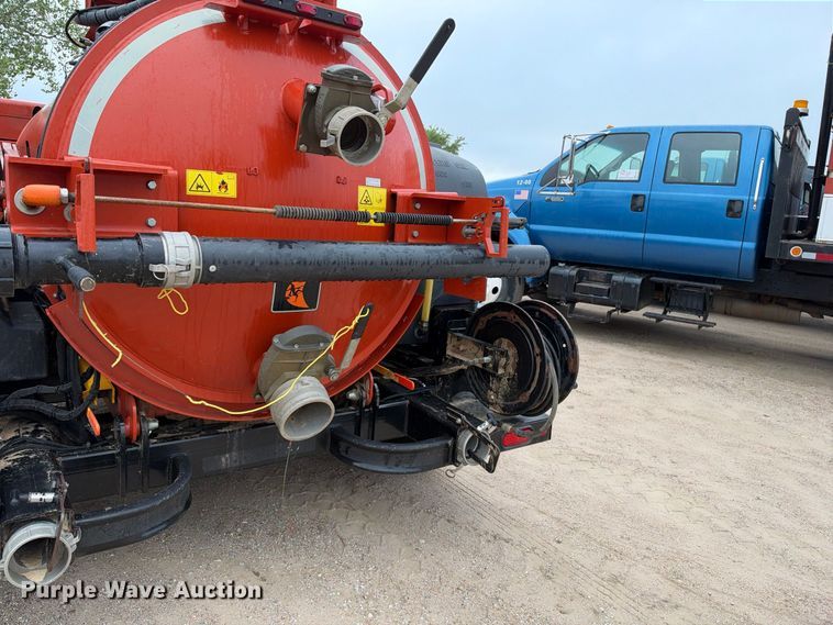 image for item EC4634 2022 Ditch Witch HX75 vacuum excavator