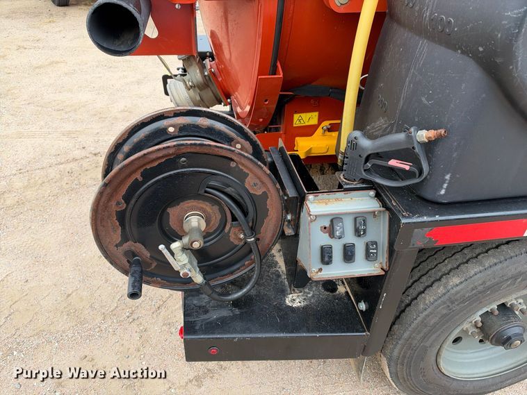 image for item EC4634 2022 Ditch Witch HX75 vacuum excavator