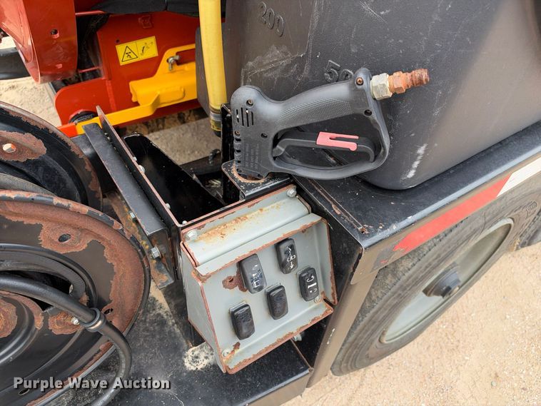 image for item EC4634 2022 Ditch Witch HX75 vacuum excavator