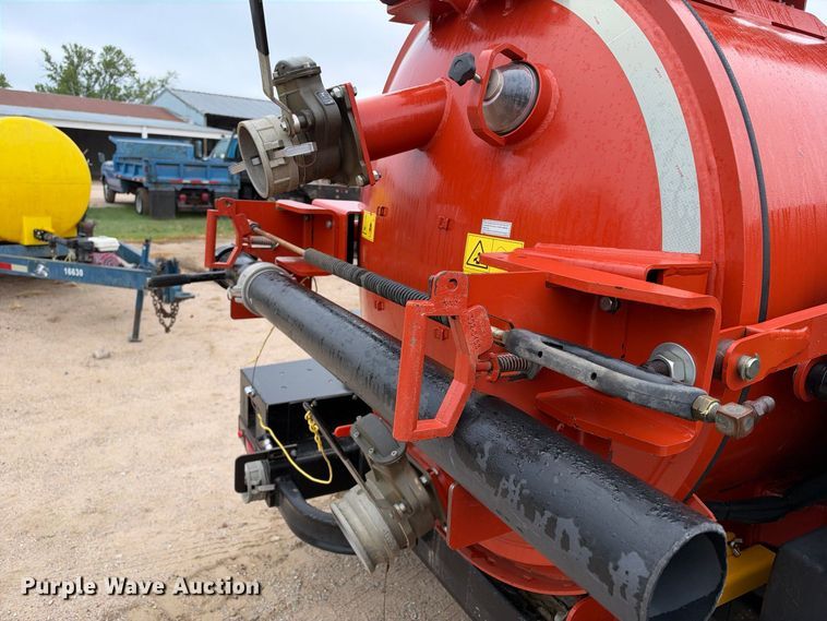image for item EC4634 2022 Ditch Witch HX75 vacuum excavator
