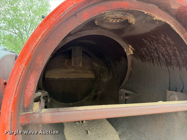 image for item EC4634 2022 Ditch Witch HX75 vacuum excavator