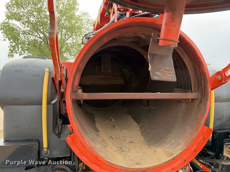 image for item EC4634 2022 Ditch Witch HX75 vacuum excavator