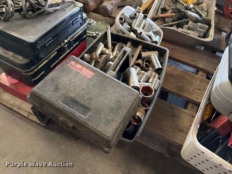 image for item EP7713 (2) pallets of tools