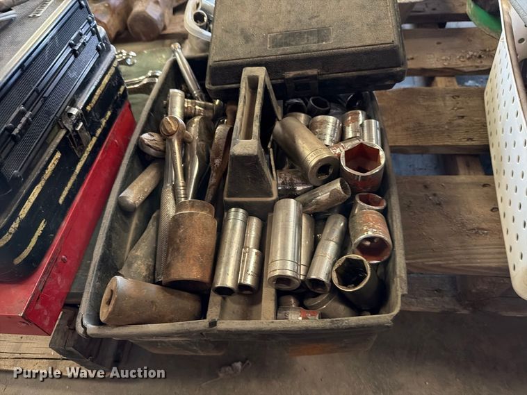 image for item EP7713 (2) pallets of tools