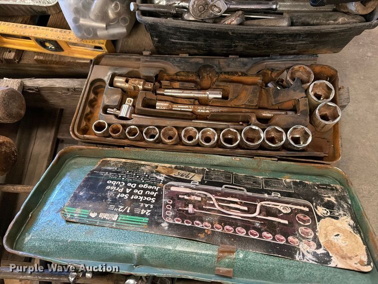 image for item EP7713 (2) pallets of tools