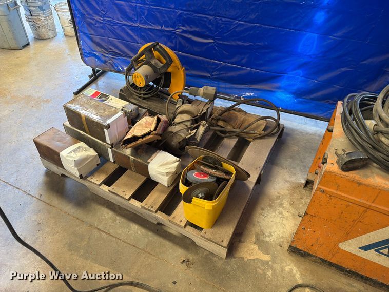 image for item EP7716 Airco 250 Ampere Bumble Bee welder