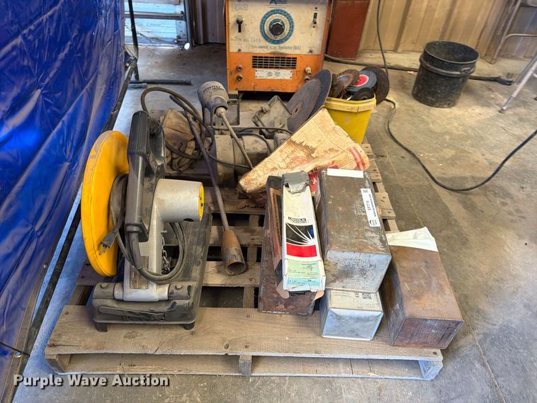 image for item EP7716 Airco 250 Ampere Bumble Bee welder