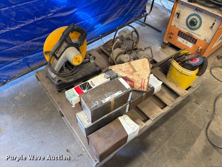 image for item EP7716 Airco 250 Ampere Bumble Bee welder
