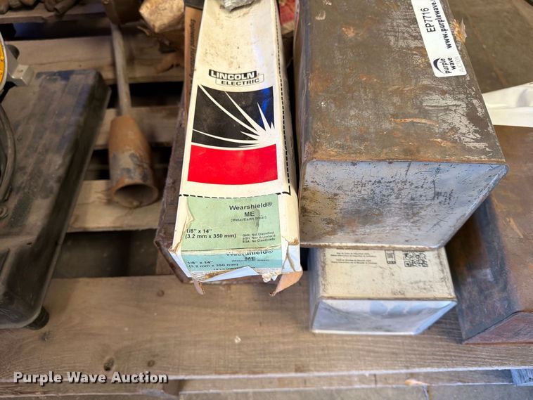 image for item EP7716 Airco 250 Ampere Bumble Bee welder