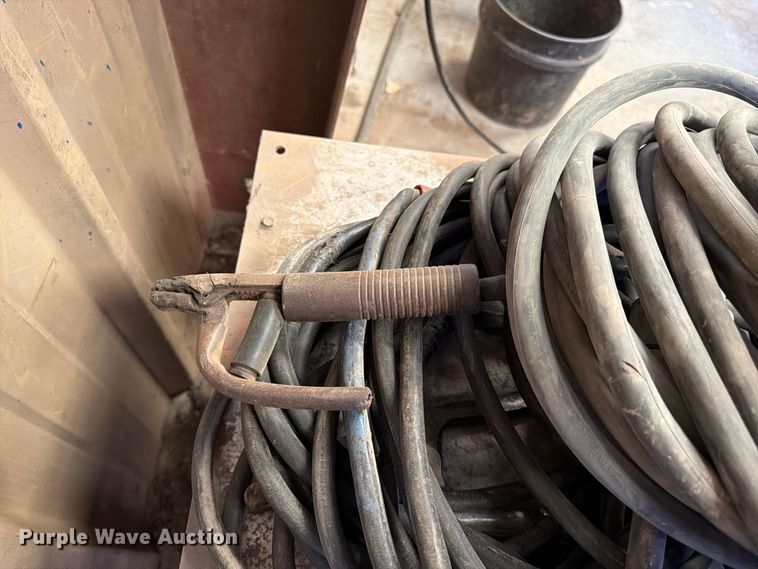 image for item EP7716 Airco 250 Ampere Bumble Bee welder
