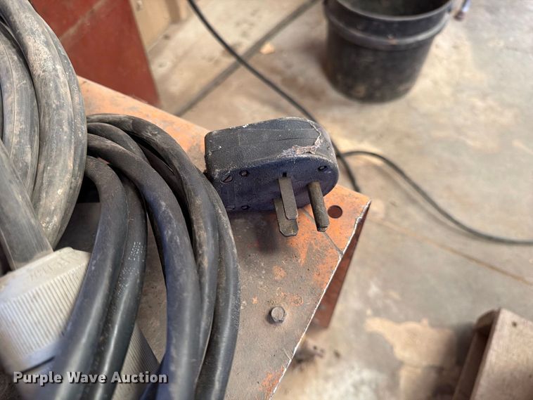 image for item EP7716 Airco 250 Ampere Bumble Bee welder