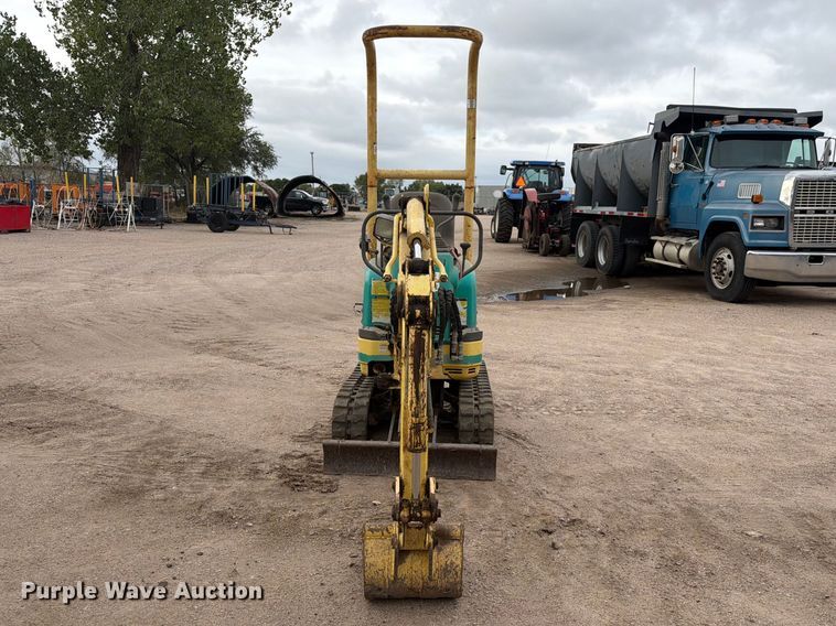 image for item EP7742 2006 Yanmar B08-3 Mini Excavator
