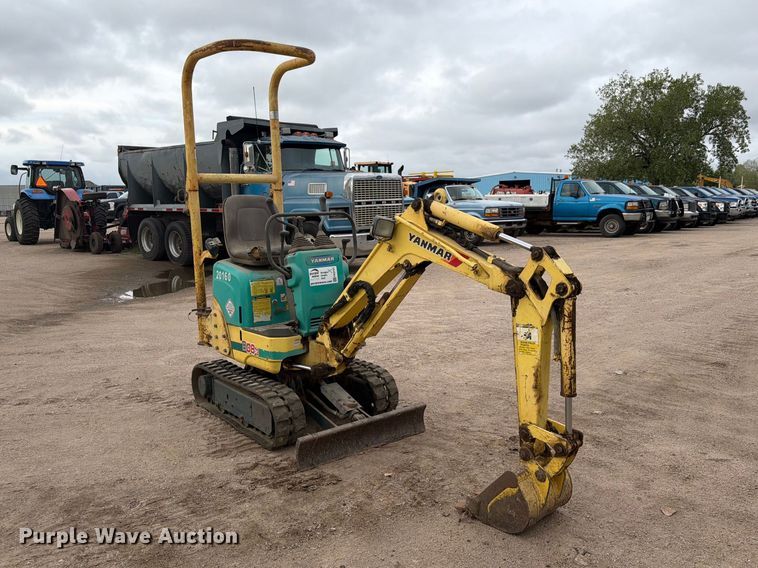 image for item EP7742 2006 Yanmar B08-3 Mini Excavator
