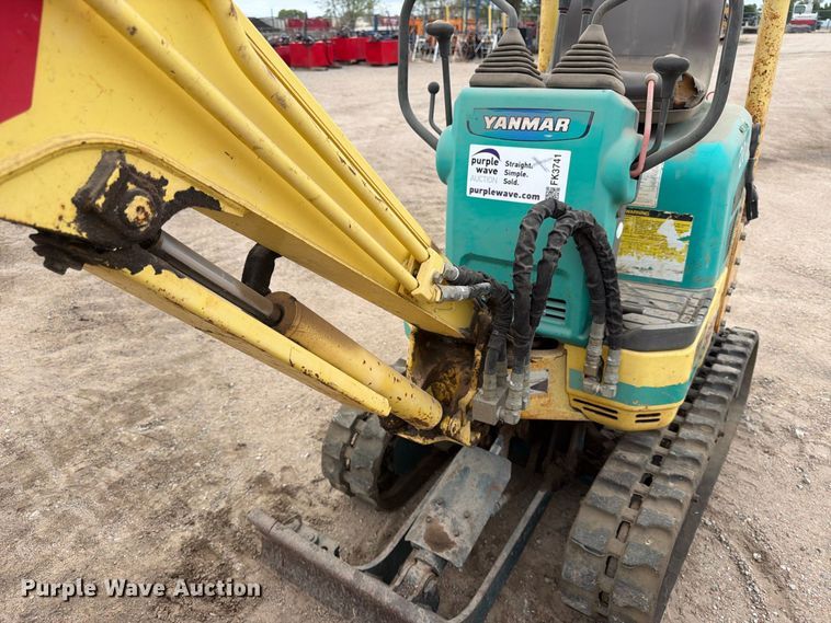 image for item EP7742 2006 Yanmar B08-3 Mini Excavator