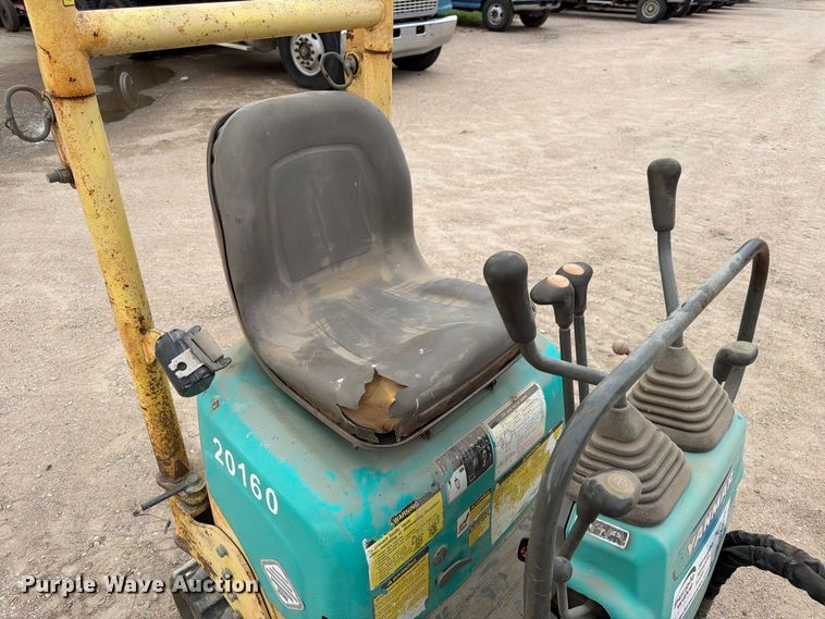 image for item EP7742 2006 Yanmar B08-3 Mini Excavator