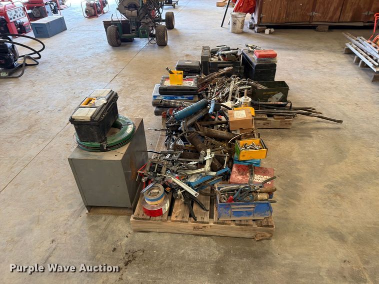 image for item EP7747 (2) pallets of tools