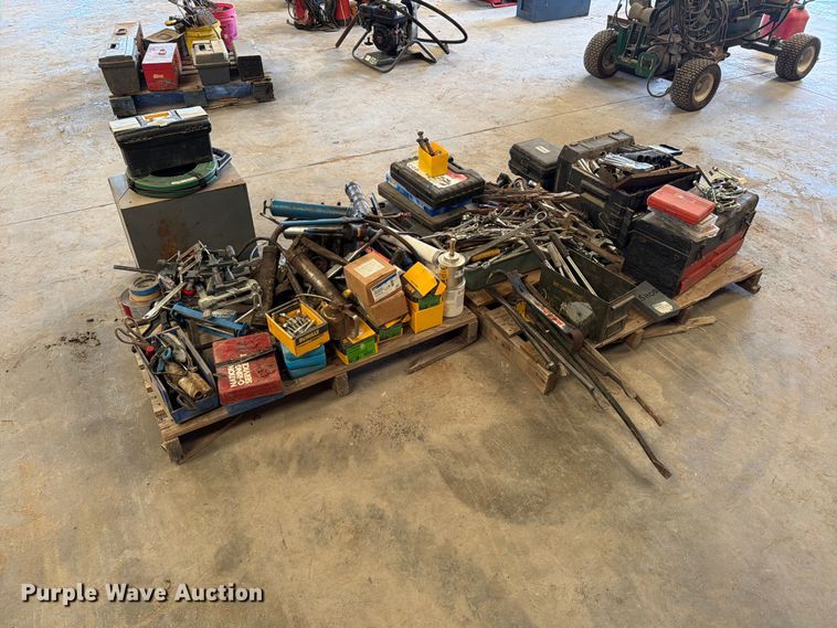 image for item EP7747 (2) pallets of tools