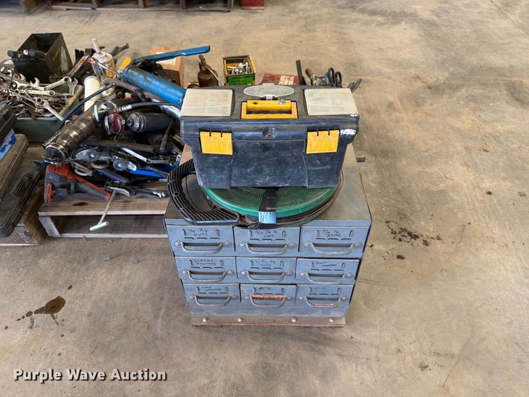 image for item EP7747 (2) pallets of tools