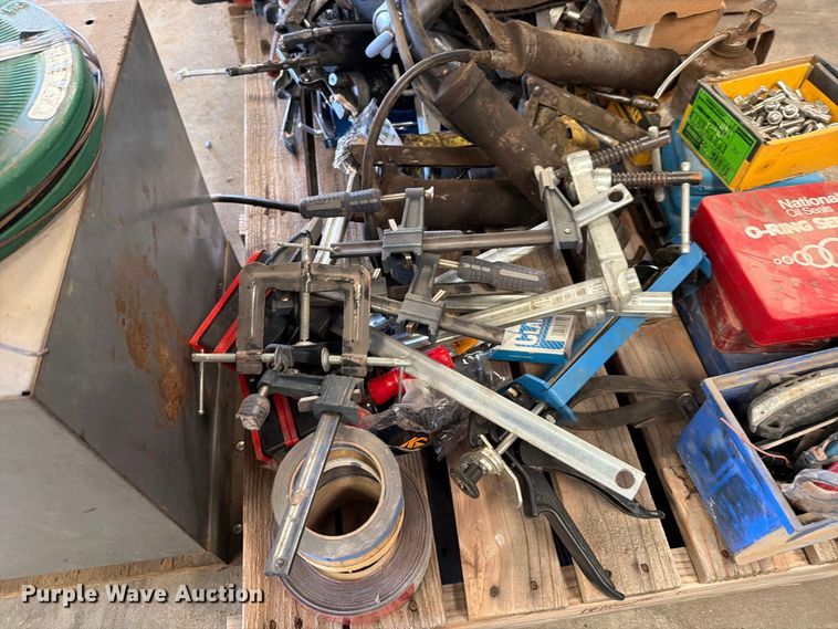 image for item EP7747 (2) pallets of tools