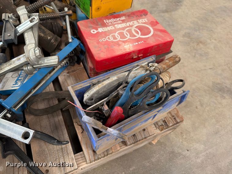 image for item EP7747 (2) pallets of tools