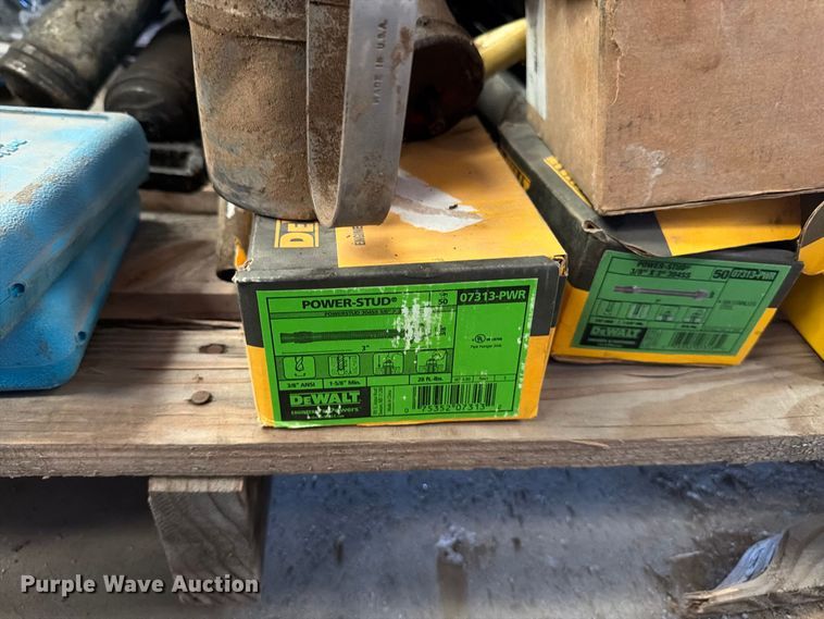 image for item EP7747 (2) pallets of tools