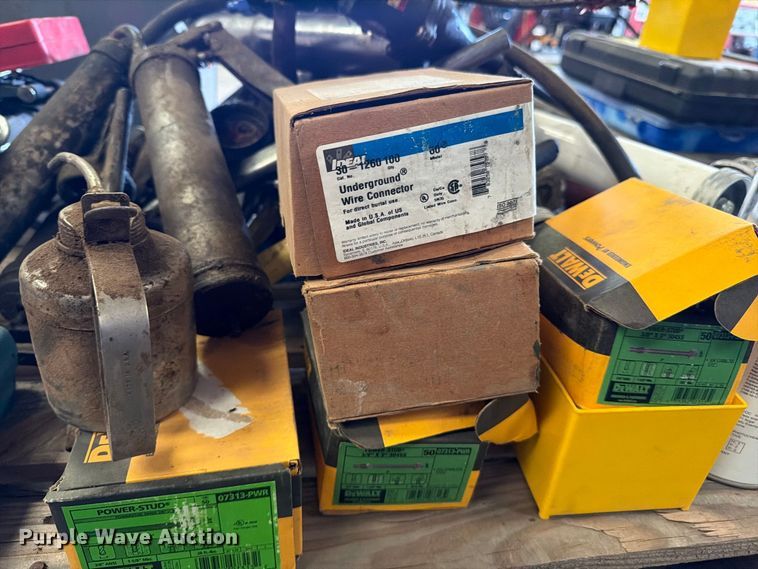 image for item EP7747 (2) pallets of tools