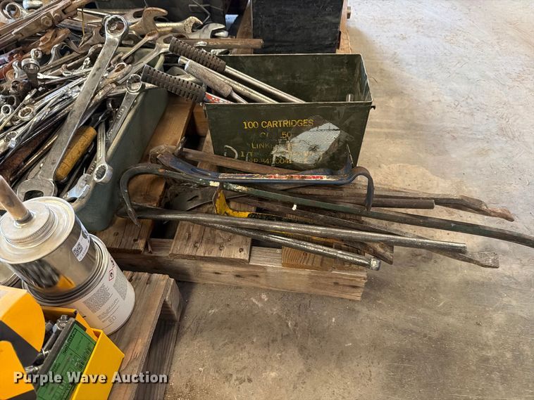 image for item EP7747 (2) pallets of tools