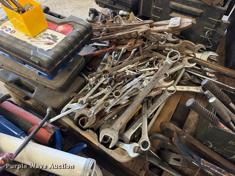 image for item EP7747 (2) pallets of tools