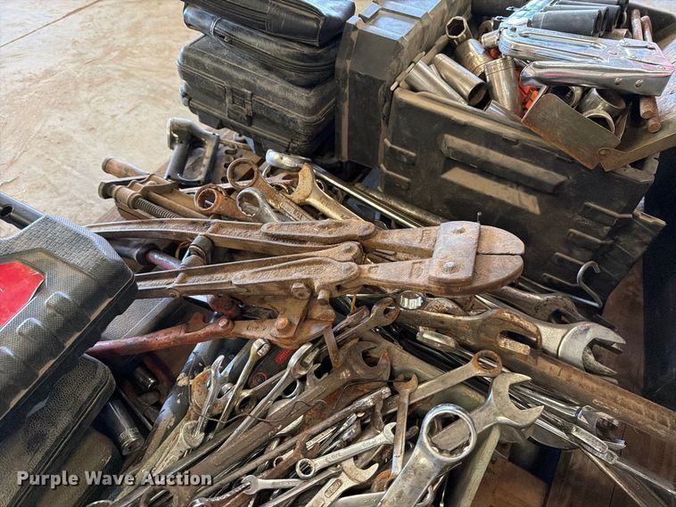 image for item EP7747 (2) pallets of tools