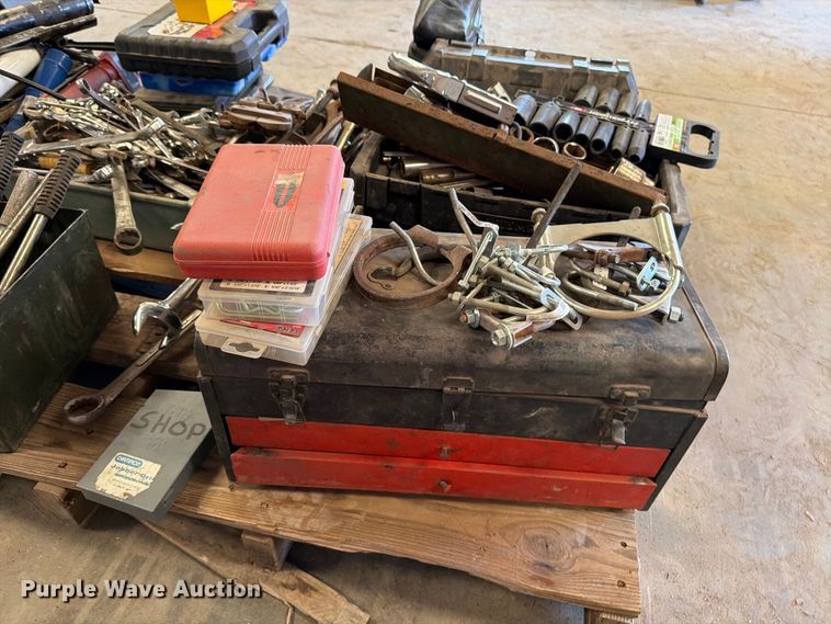 image for item EP7747 (2) pallets of tools
