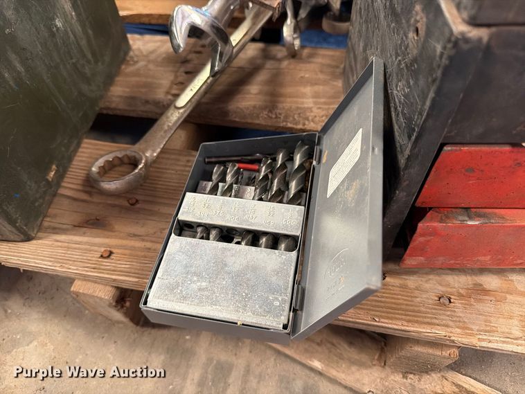 image for item EP7747 (2) pallets of tools