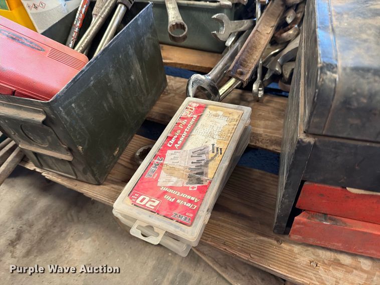 image for item EP7747 (2) pallets of tools