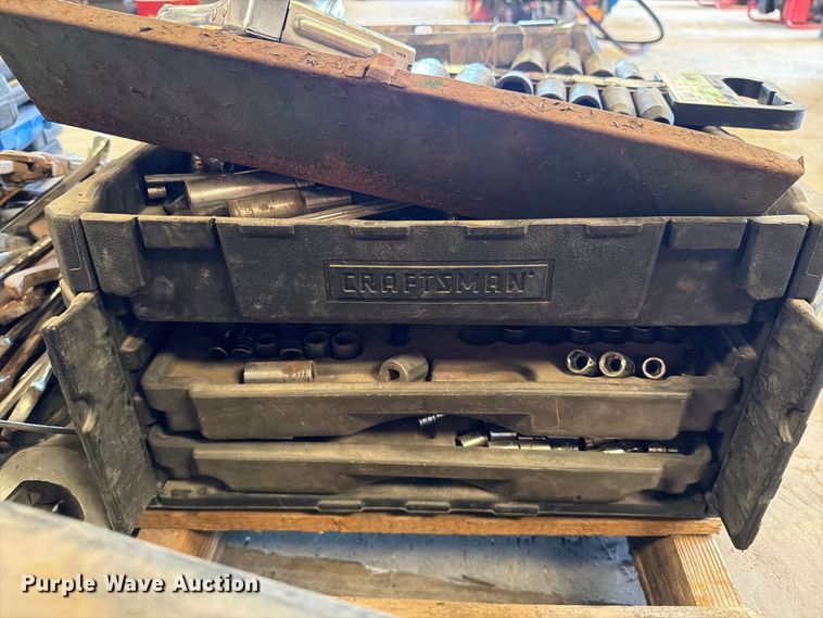 image for item EP7747 (2) pallets of tools