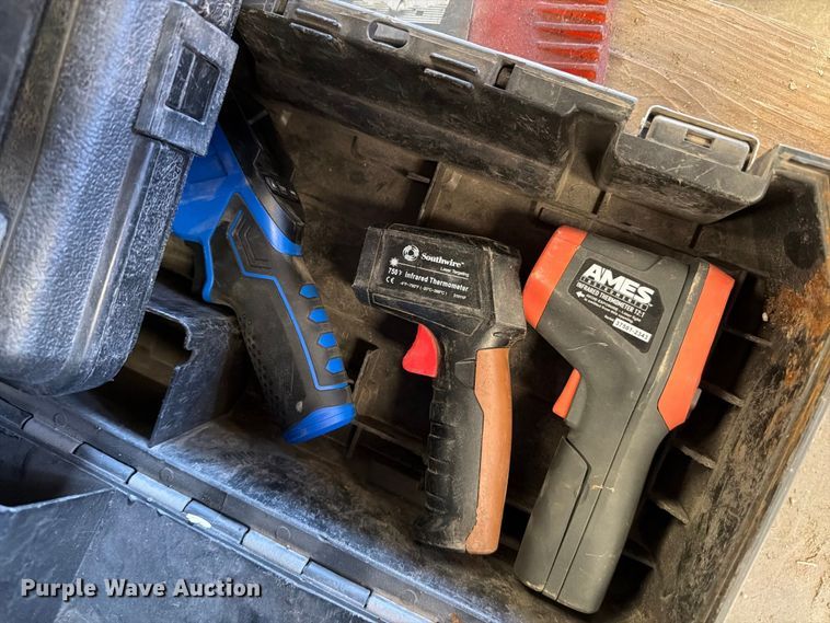 image for item EP7747 (2) pallets of tools