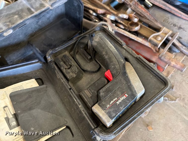 image for item EP7747 (2) pallets of tools