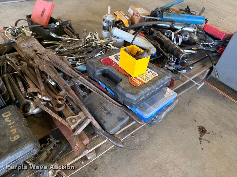 image for item EP7747 (2) pallets of tools