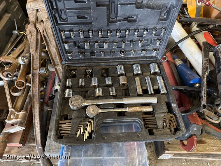 image for item EP7747 (2) pallets of tools