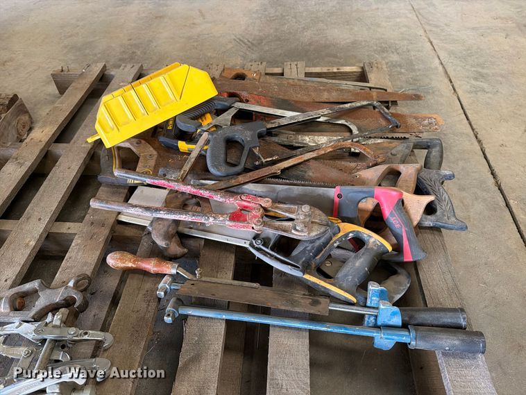 image for item EP7747 (2) pallets of tools