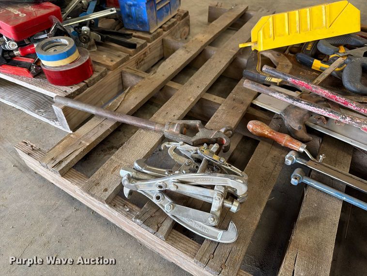 image for item EP7747 (2) pallets of tools