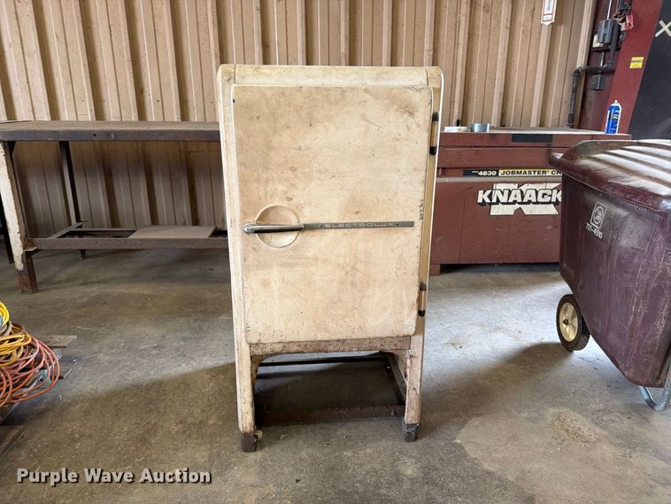 image for item EP7749 (2) refrigerators
