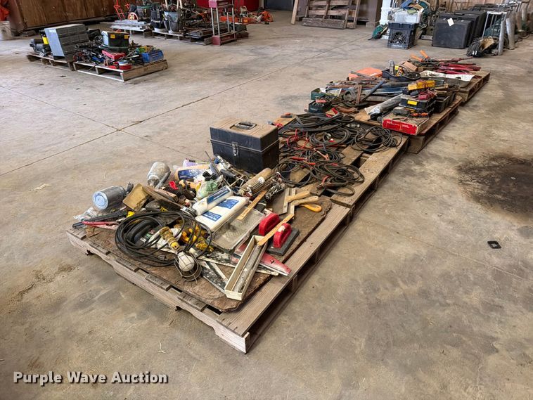 image for item EP7750 (4) pallets of tools