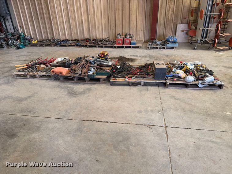image for item EP7750 (4) pallets of tools