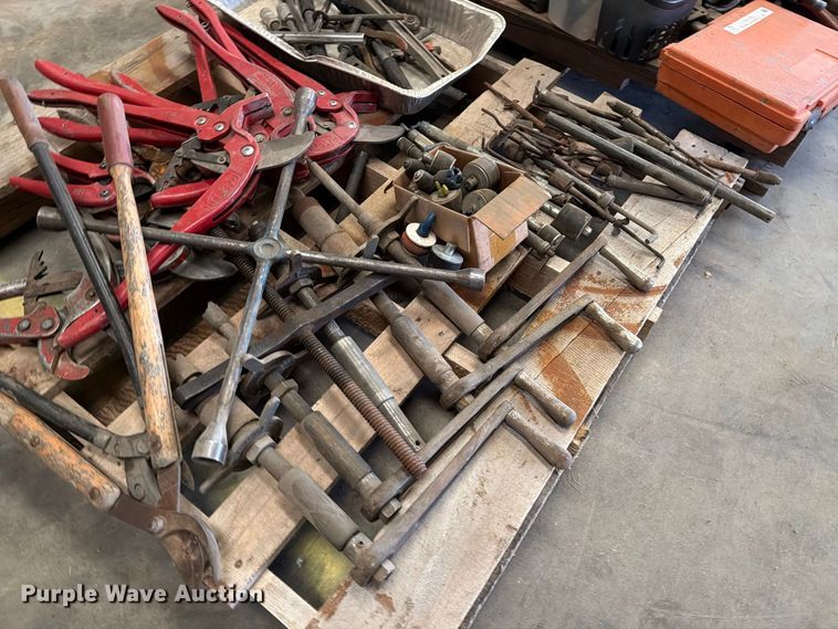 image for item EP7750 (4) pallets of tools